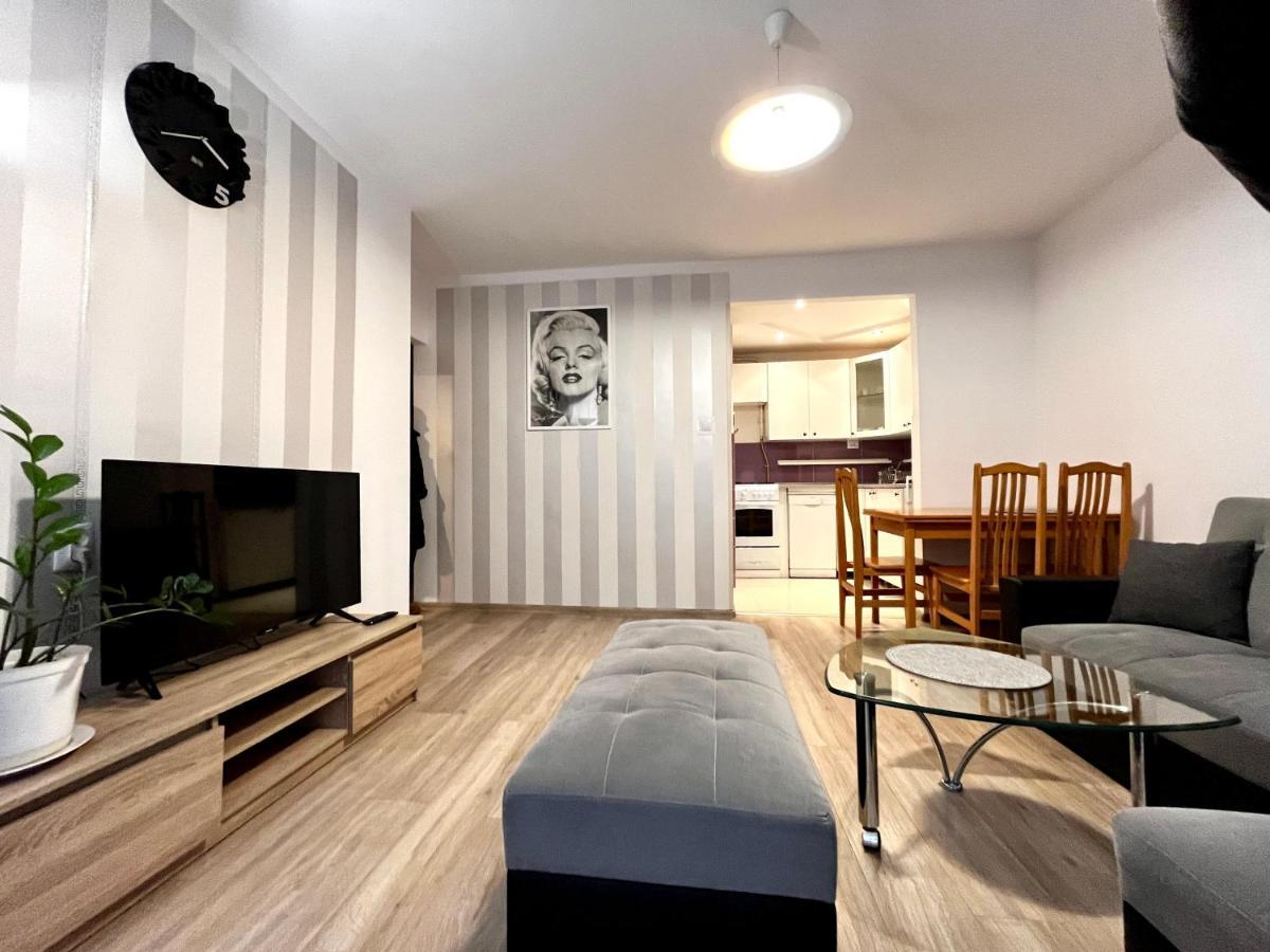 Charmig Apartment Krakow Bagian luar foto
